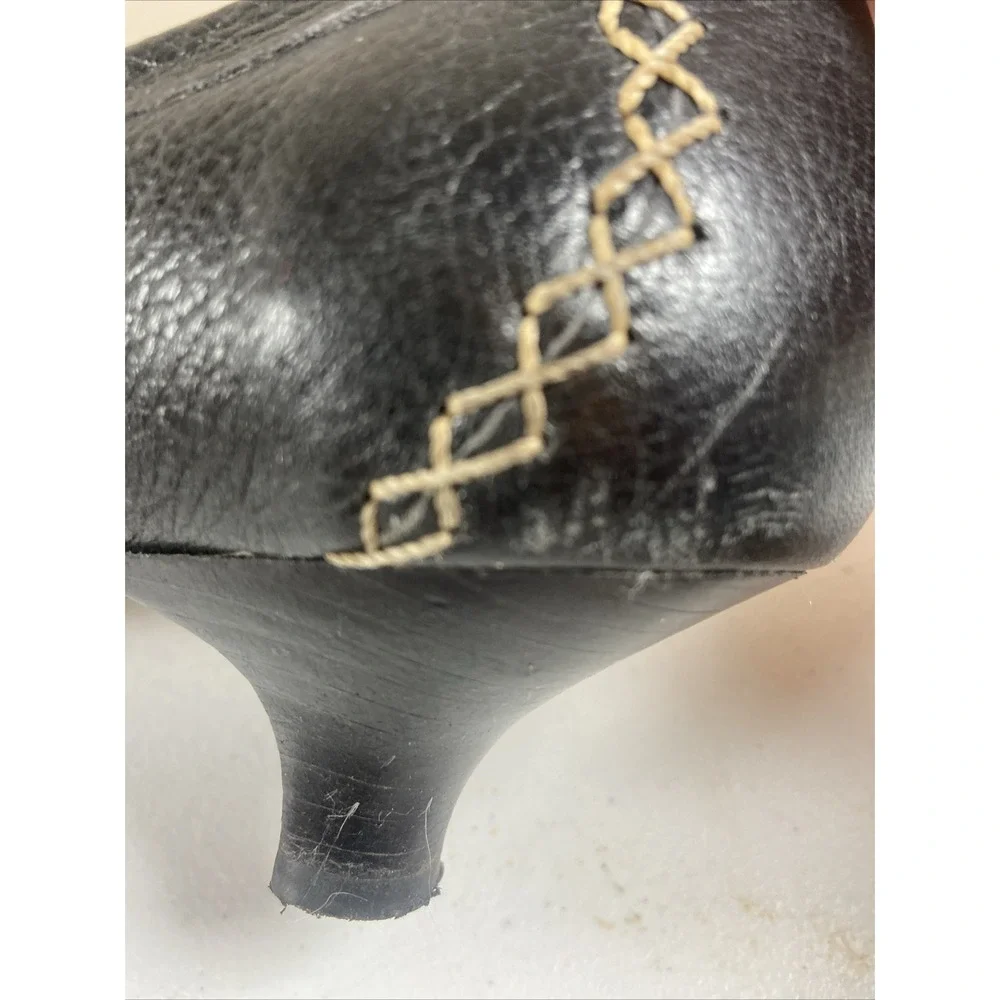 TALBOTS Loafers Pebble Leather Black Kitten Heel Women's Sz 8B Brazil Office EUC